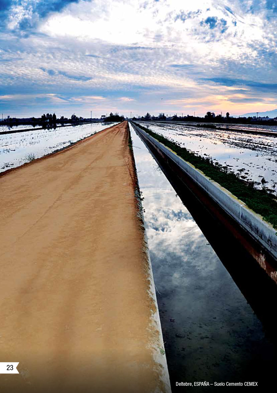 la imagen muestra un camino construido con suelo cemento